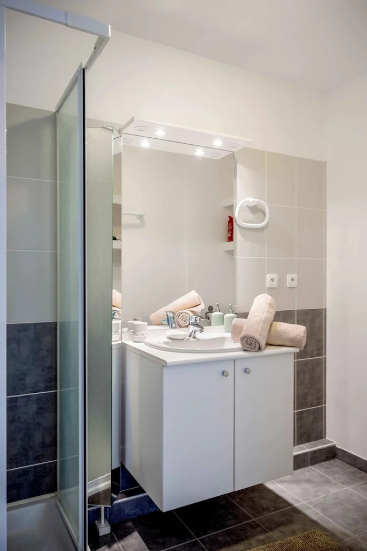 Appartement cessonnais avec terrasse et parking