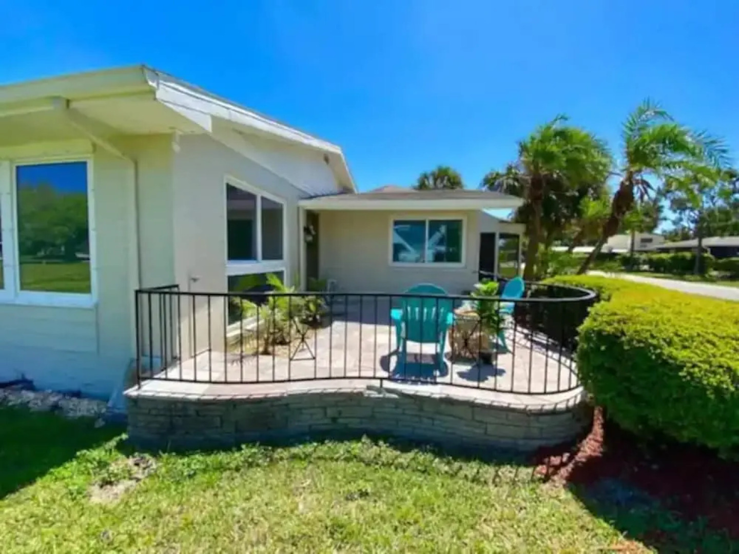 Cozy 4-Bedroom Beachside Home