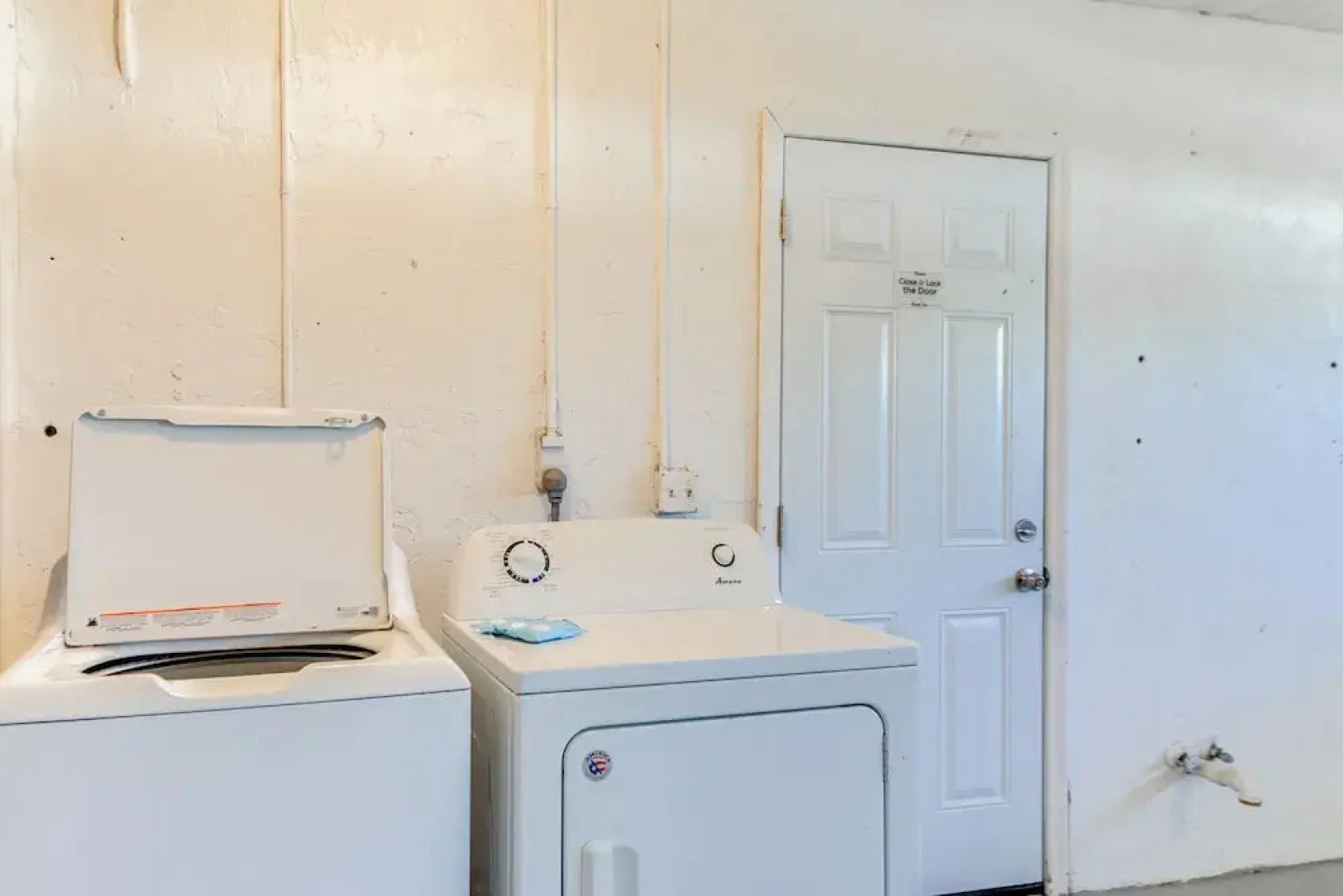 Sarasota Home w/ Heated Pool: 3 Mi to Airport!