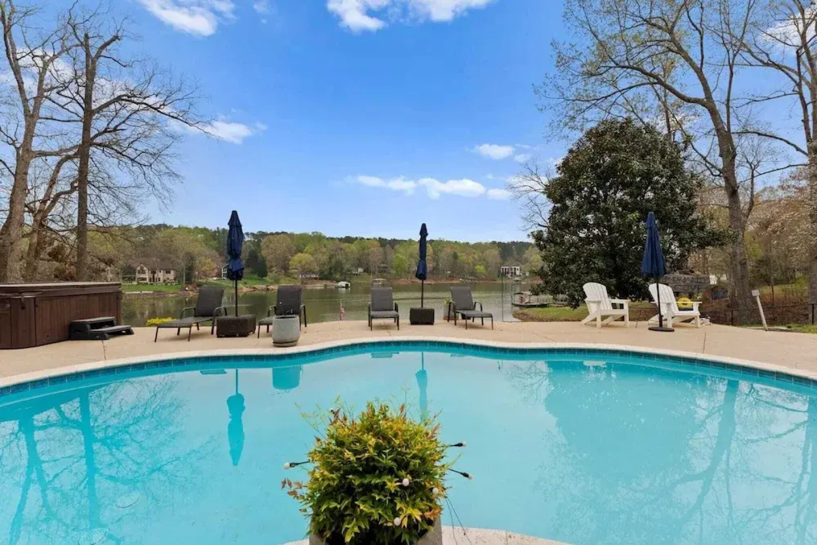 Sleeps 22, Lakefront w/ Private Dock & Pool, 2 Houses Lake Living by Avantstay