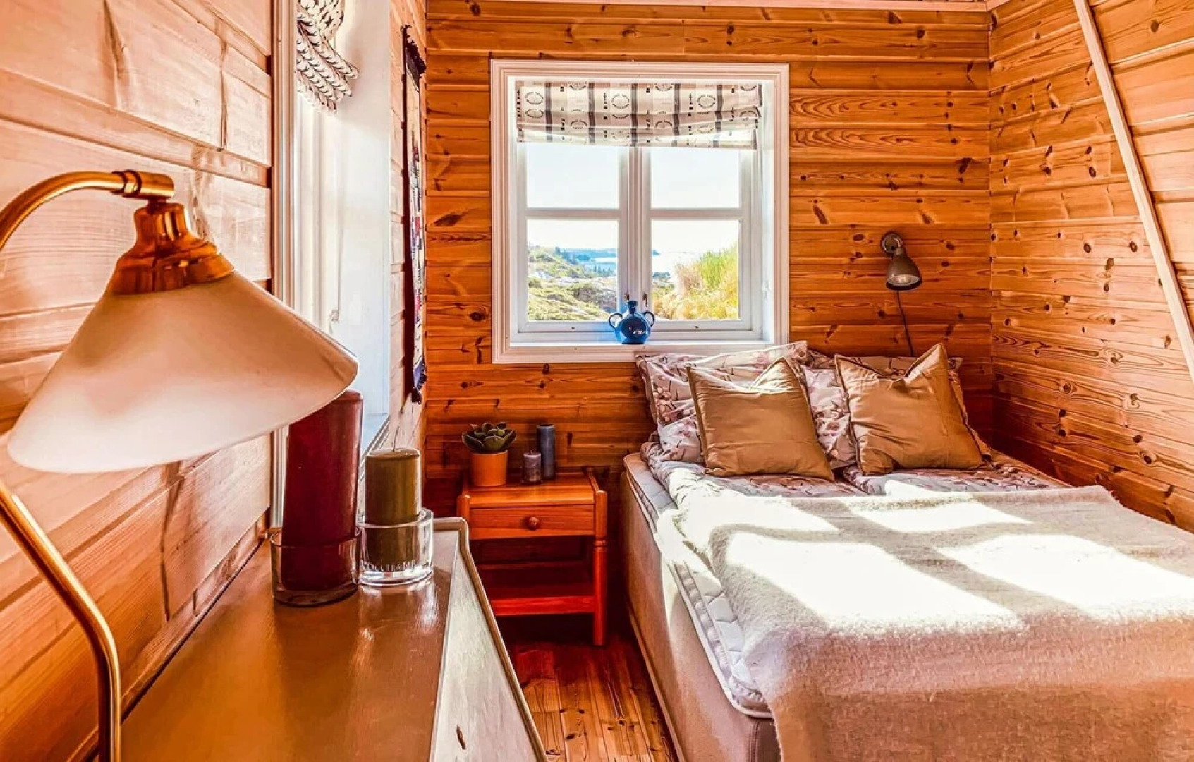 Stunning Home in Bekkjarvik With 3 Bedrooms and Wifi