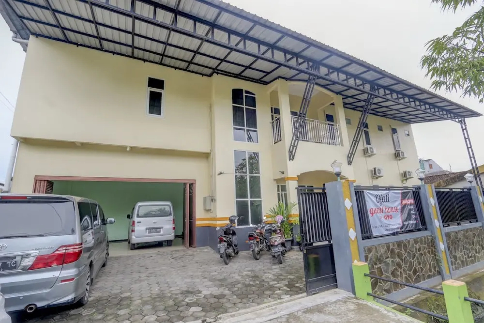 Capital O 90709 Djati Guest House