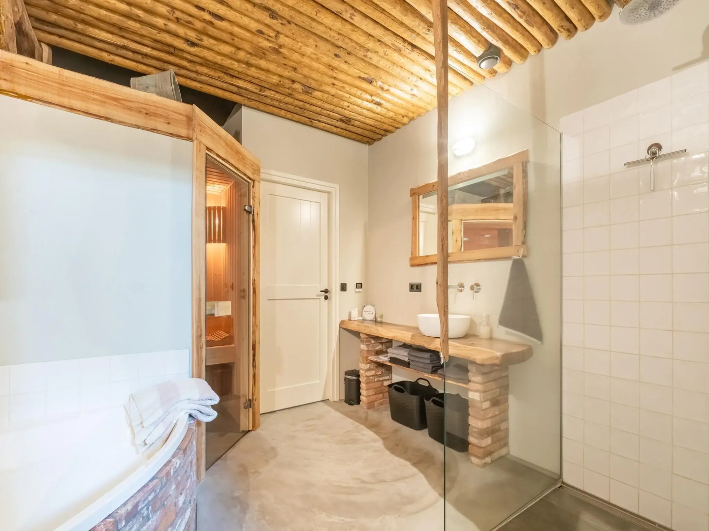 Beautifully renovated Staphorster farmhouse with sauna