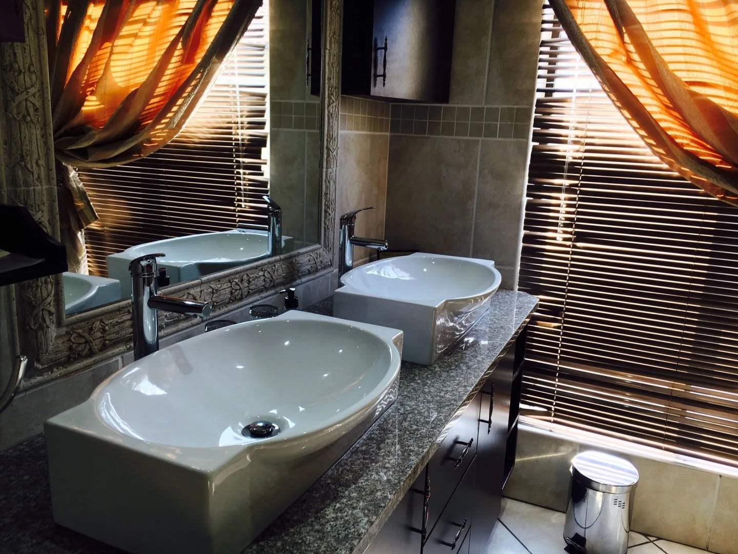Casa Flora Guesthouse