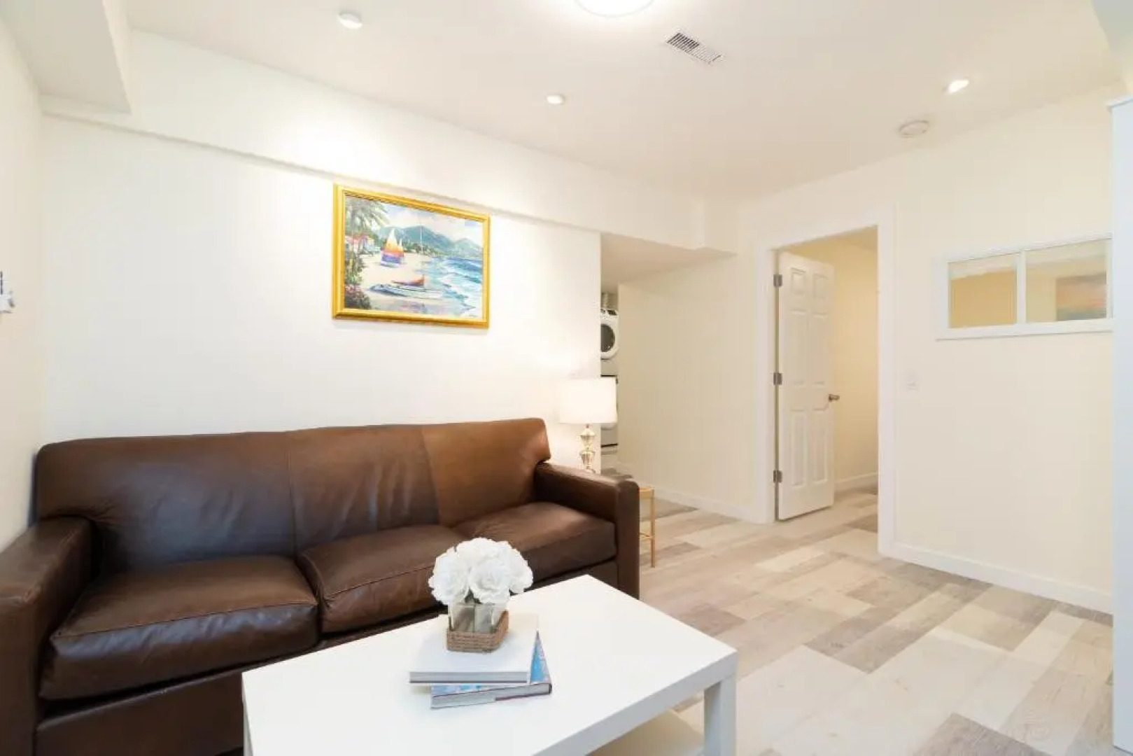 Beautiful 2BR Suite in central West Vancouver