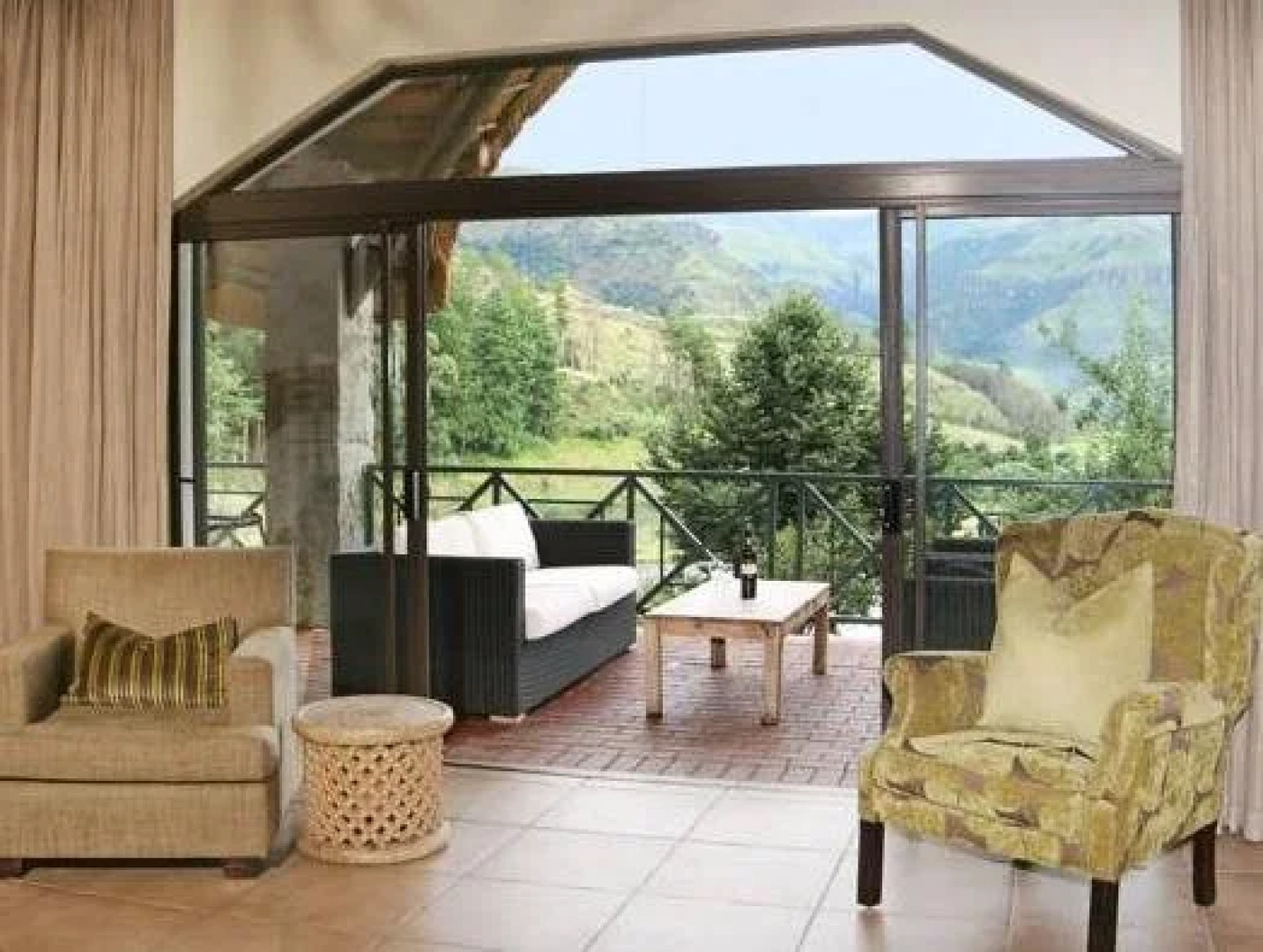 Champagne Castle Hotel