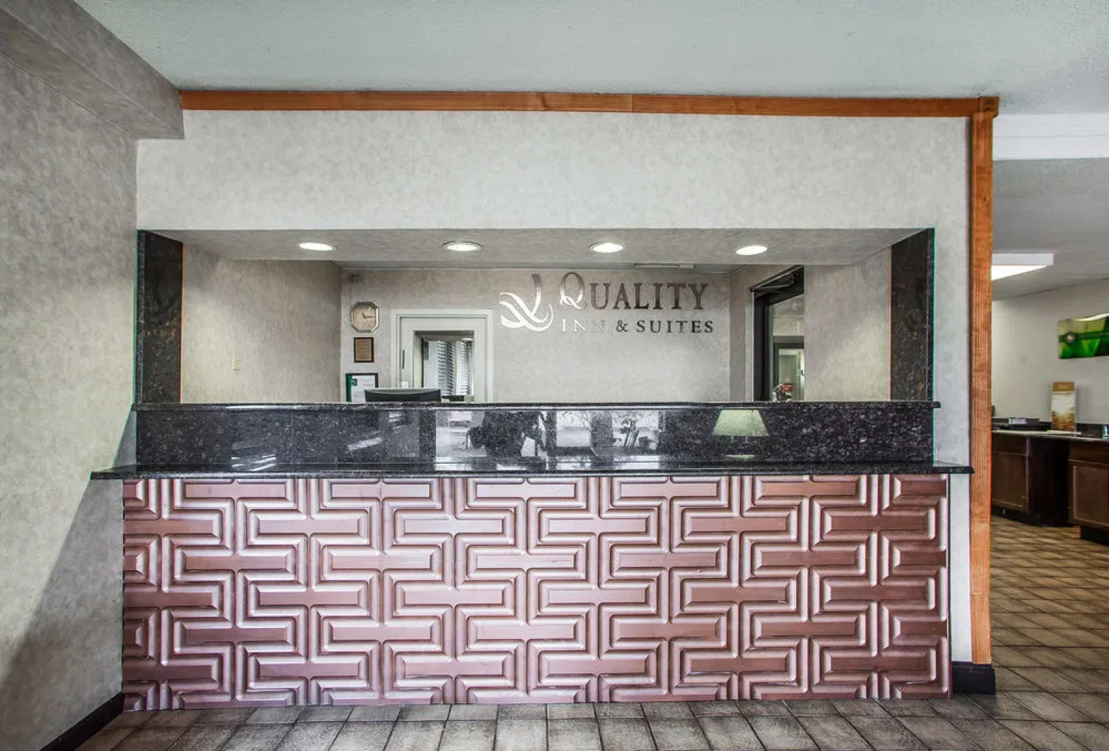 Quality Inn & Suites Outlet Village