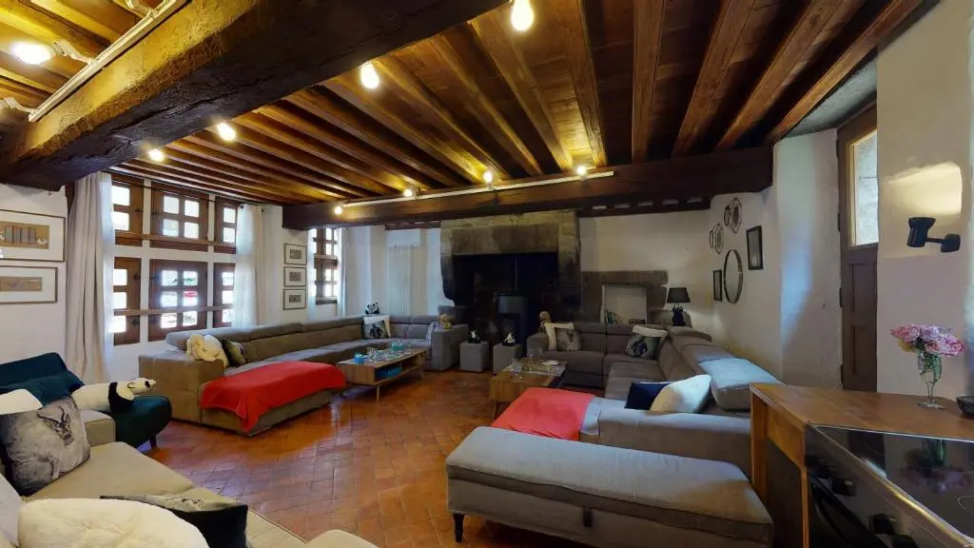 La Villa et Cours du Paradis gîte 4 étoiles, Billard BabyFoot, société La Clef Decamp