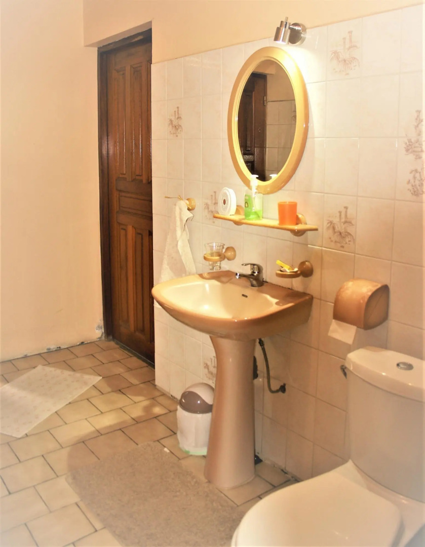 Tahiti - Sanny's Place Room & Pool