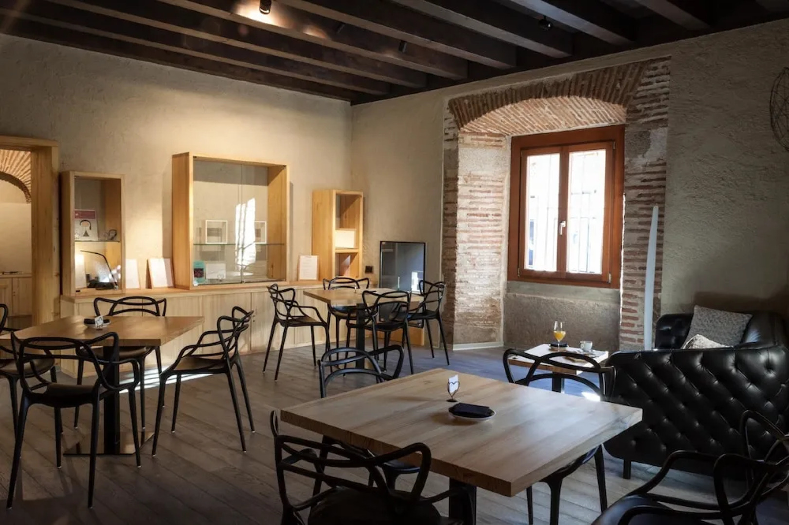 El Encanto Hotel & Cafetería