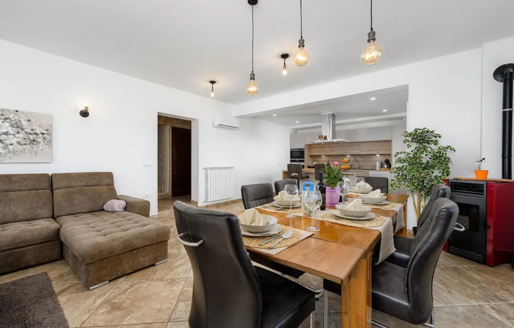 Amazing Home in Nova Vas With Wifi, 4 Bedrooms and Outdoor Swimming Pool