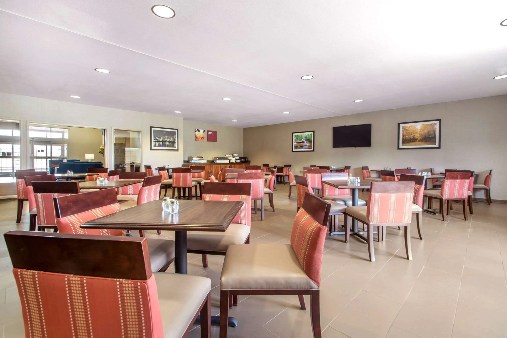 Comfort Suites Johnson Creek Conference Center