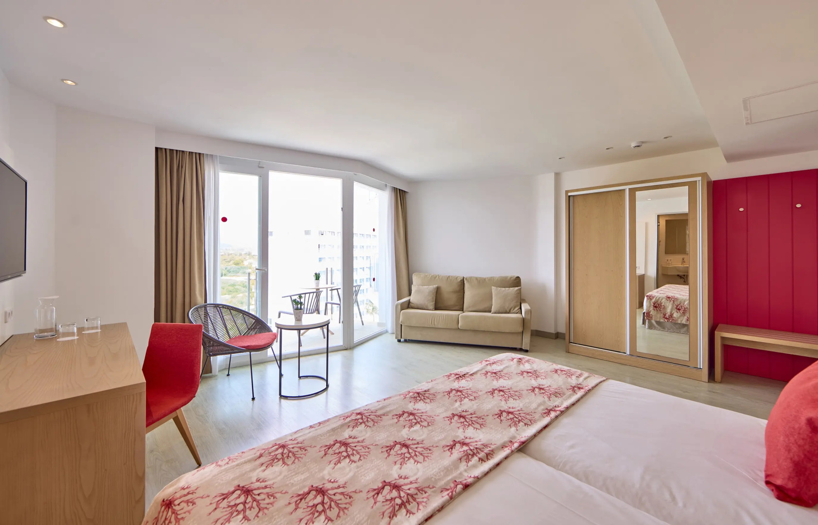 Universal Hotel Perla