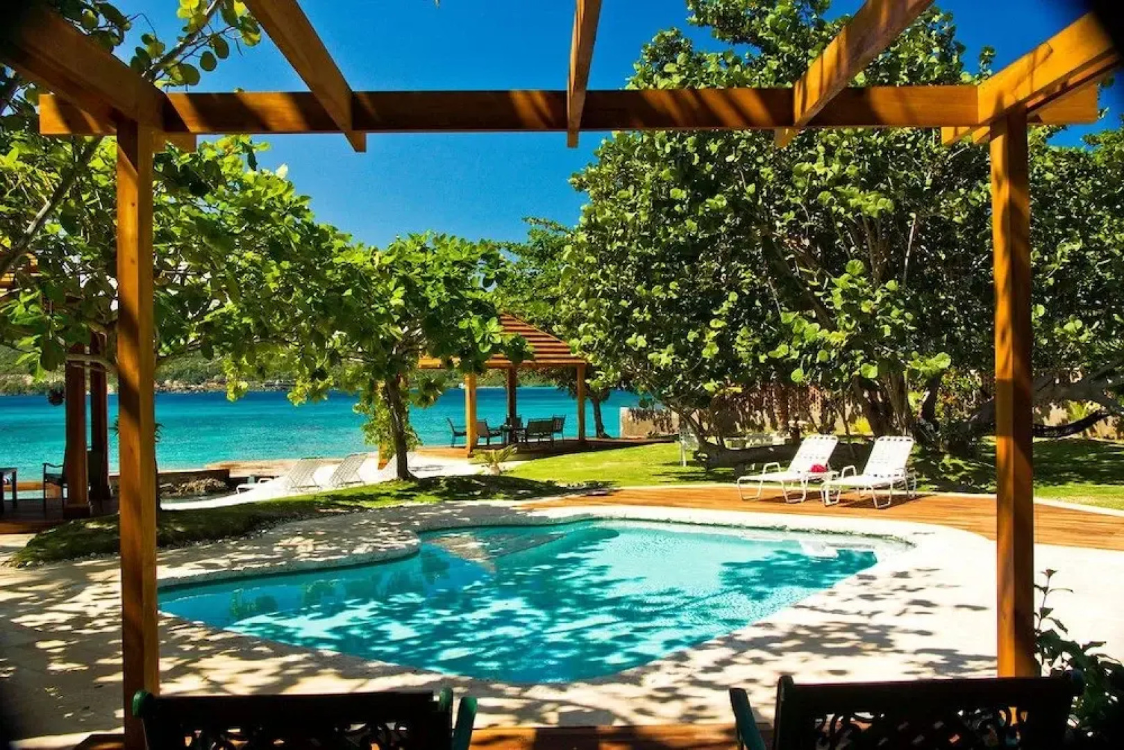 Seagrapes 5br by Jamaican Treasures