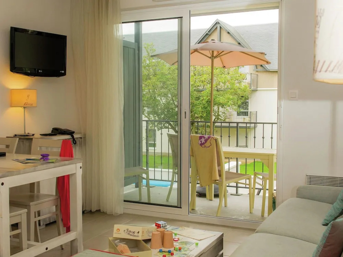 Modern Apartment Near the Relais Thalasso Thermes spa