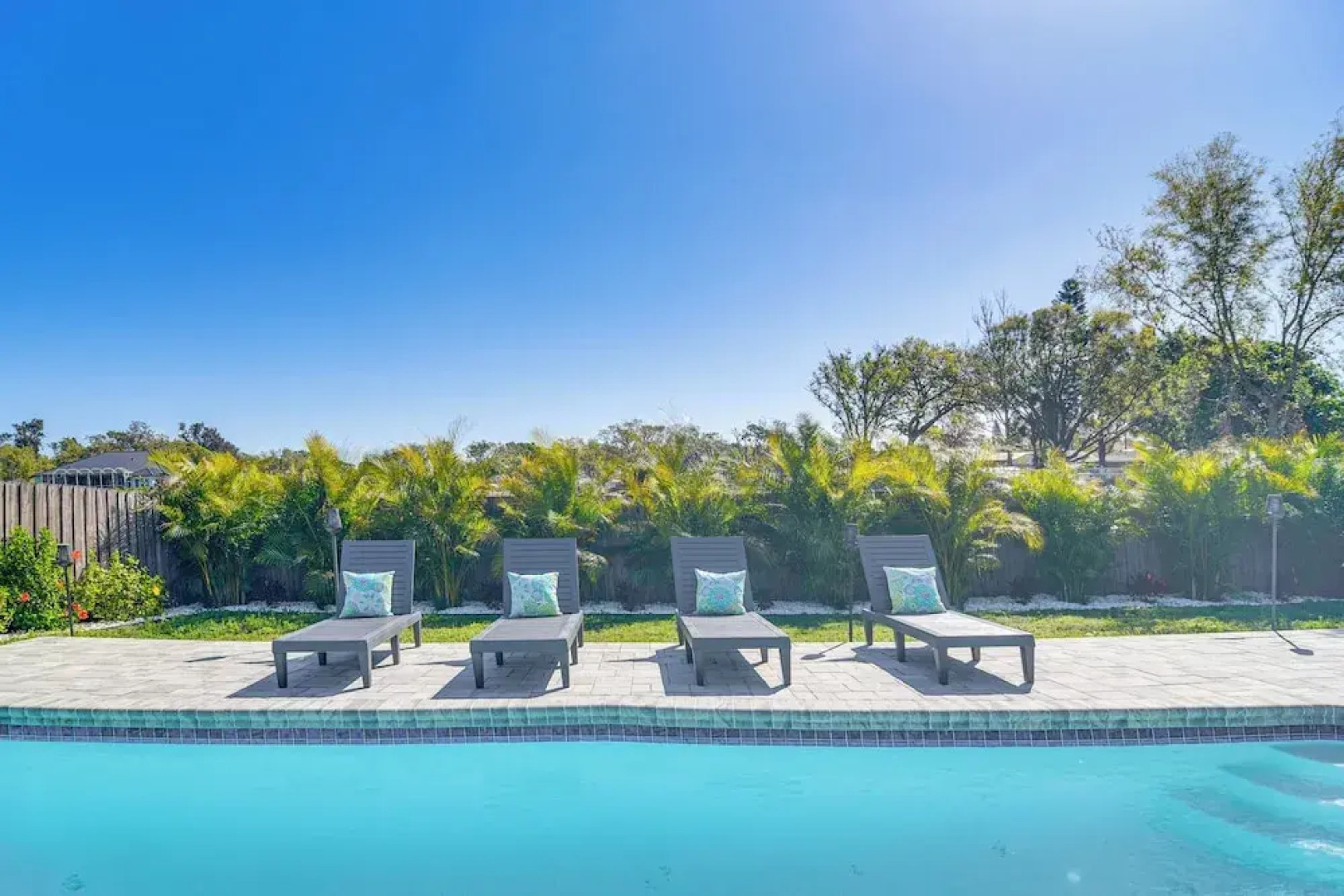 10 Mi to Dtwn St Petersburg: Mod Central Getaway