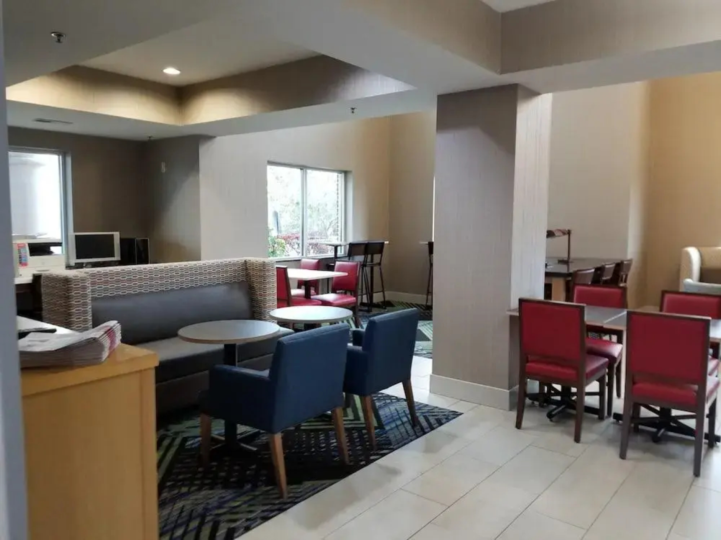 Holiday Inn Express Hotel & Suites Louisville South - Hillview