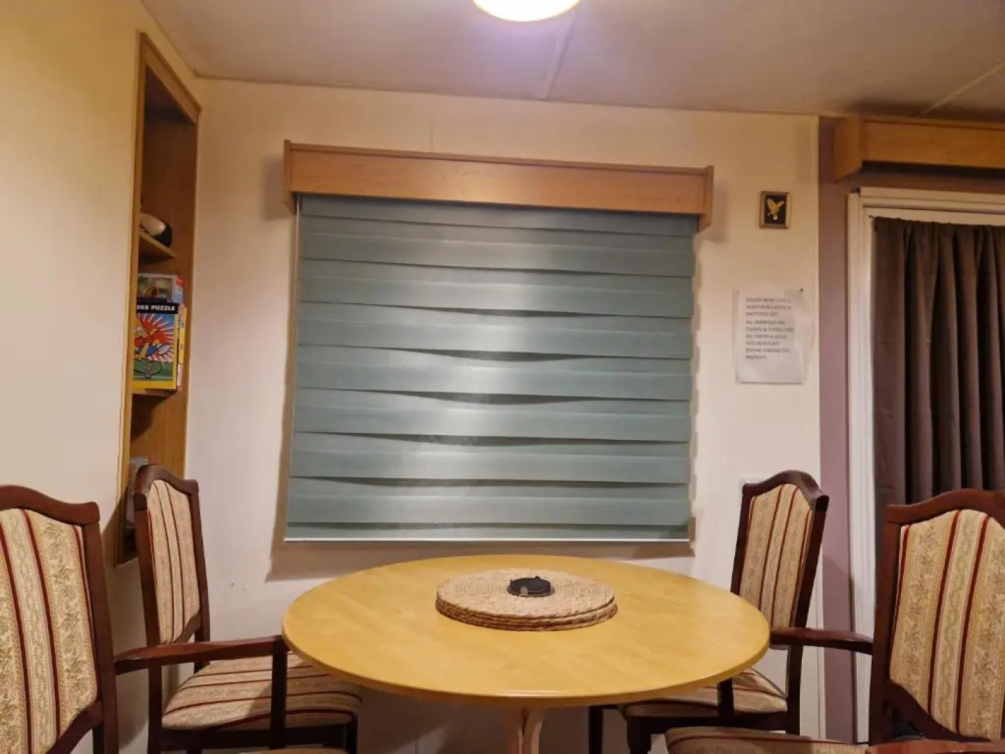 3-bed cosy home with fireplace, sleeps 4, 50 deposit required, self-catering