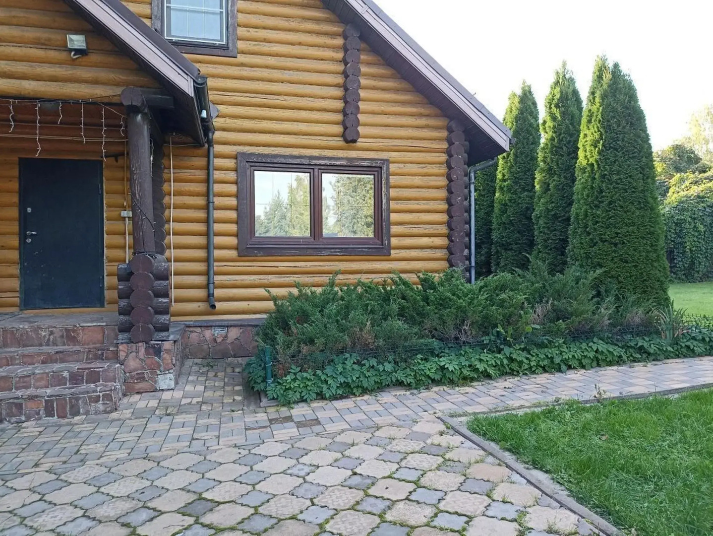 Бревенчатый дом с русской баней на дровах