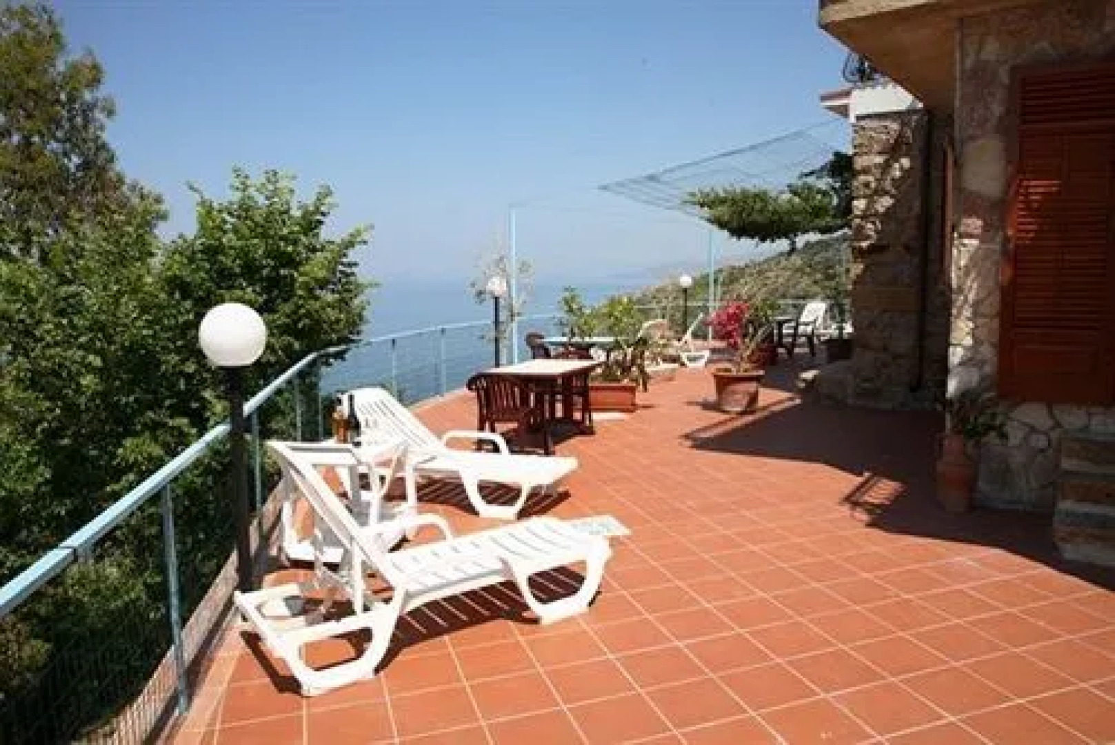 Camere & Casa Vacanze Lo Scoglio