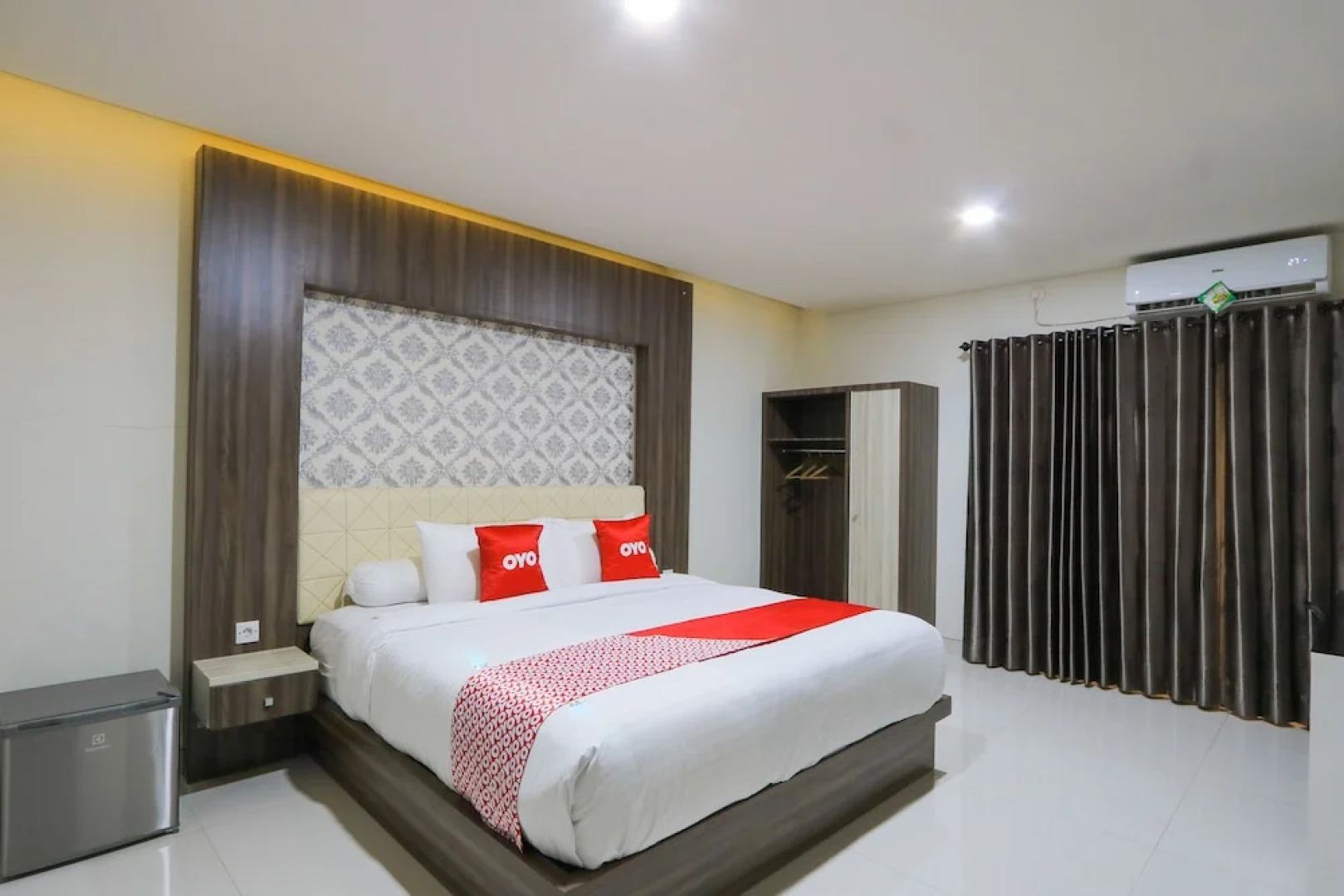 OYO 2267 Albani's Family Residence