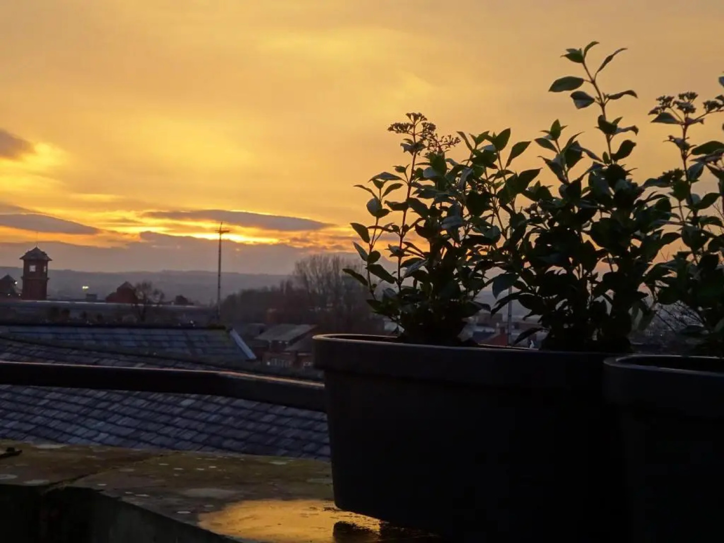 Wigan Central I 1 & 2 Bed Executive Apartments I Family Rooms I Private Balcony I Free Parking