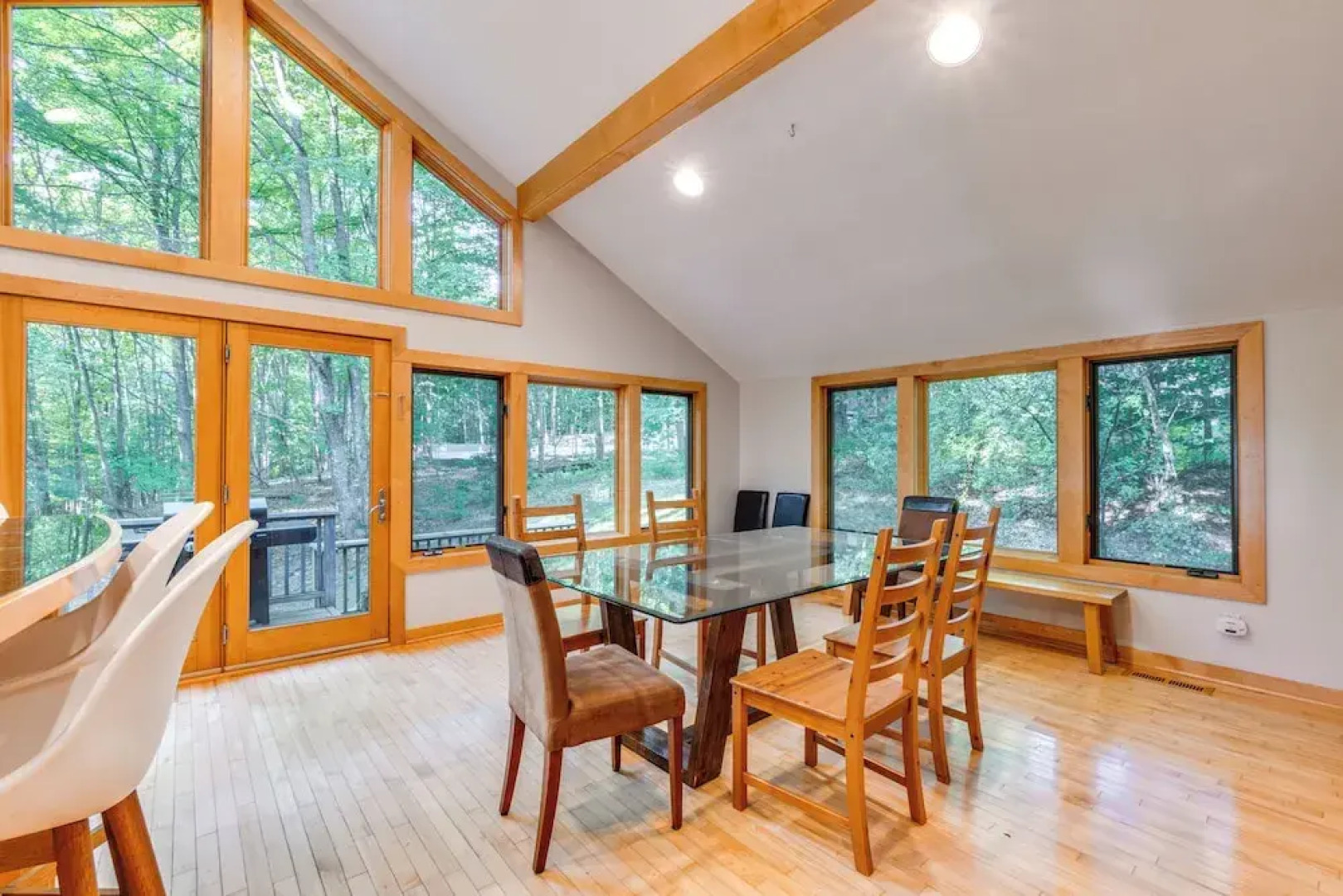Soaking Tub & Fire Pit! Home Near Dtwn Suttons Bay