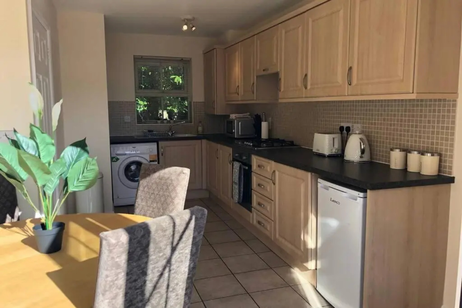 Silver Stag, High-end, Modern 3 double bedroom with parking