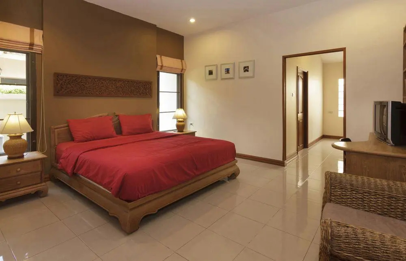 Pattaya Hill, Near the City and Beach