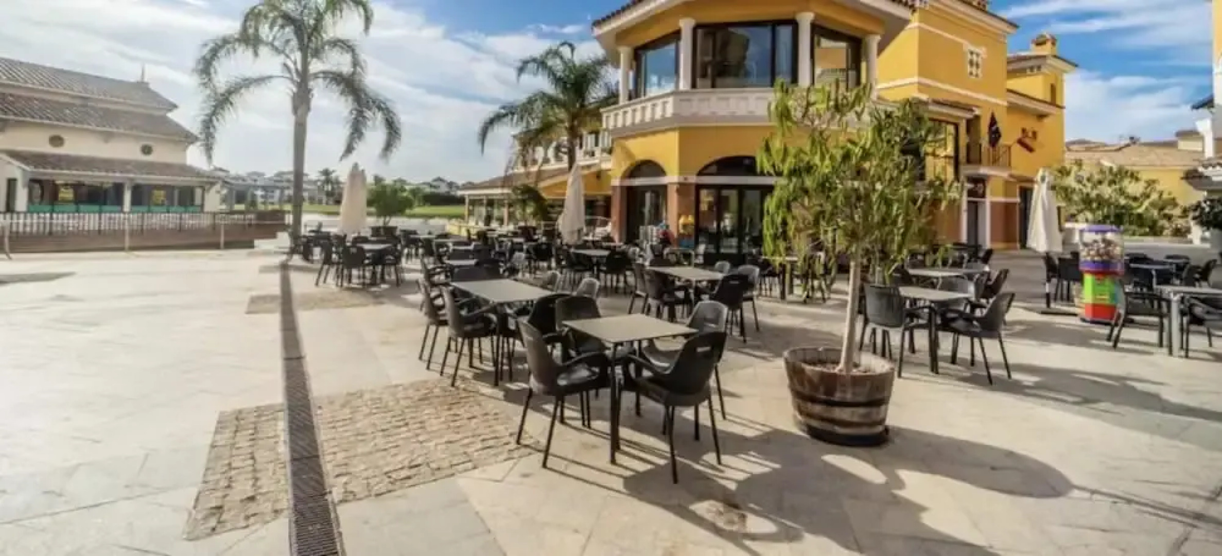 Golf Resort - Apartment - Sleeps4 - Pool - Parking