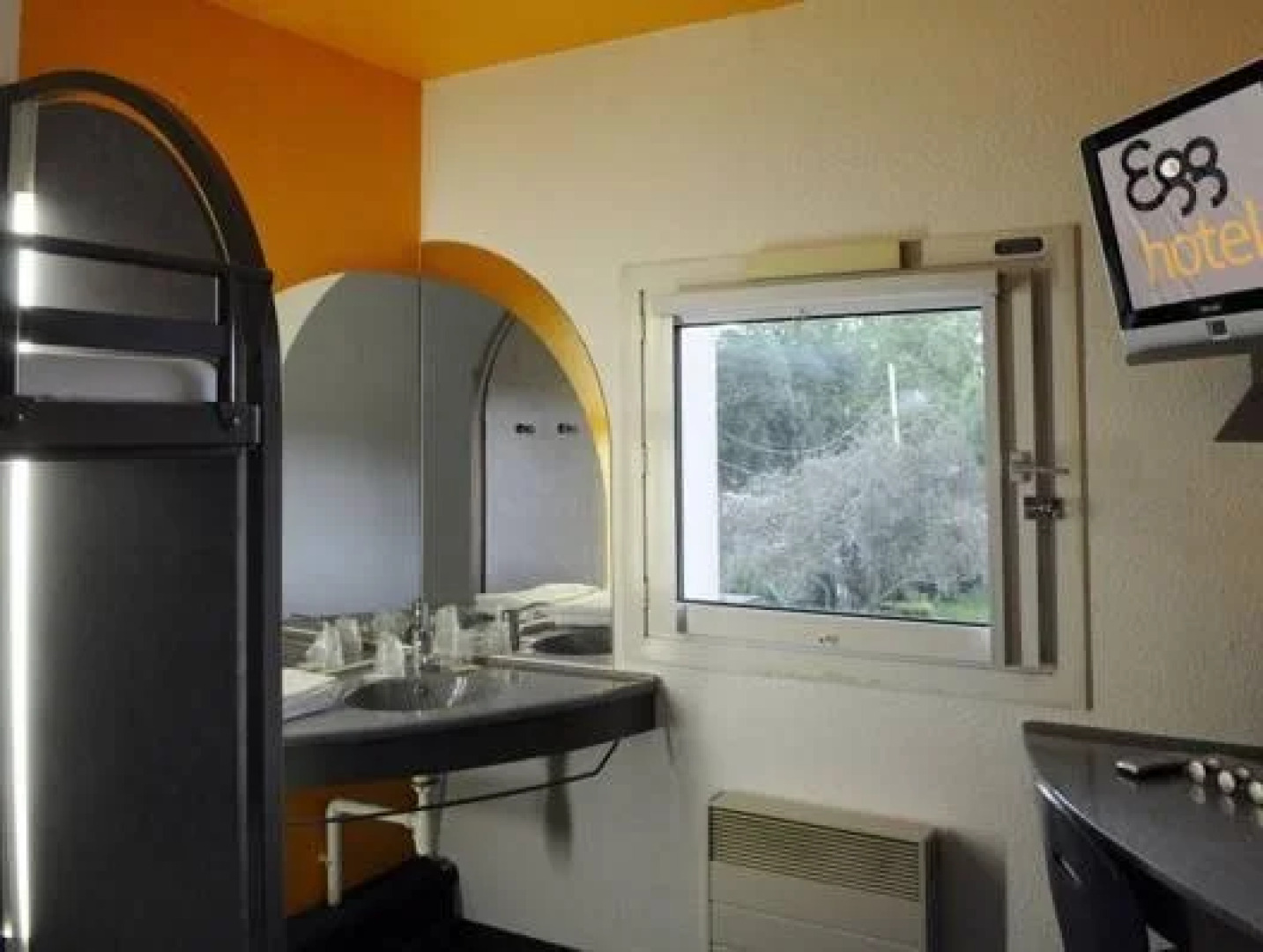 Egg Hotel Goussainville CDG