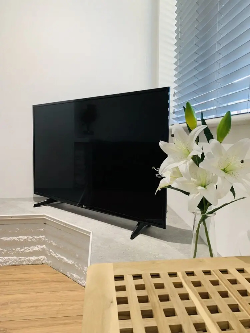 SA Today Farnham with Fibre Wi-Fi & Netflix