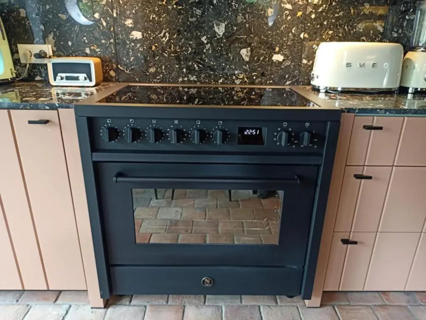 Mademoiselle Nineth met sauna