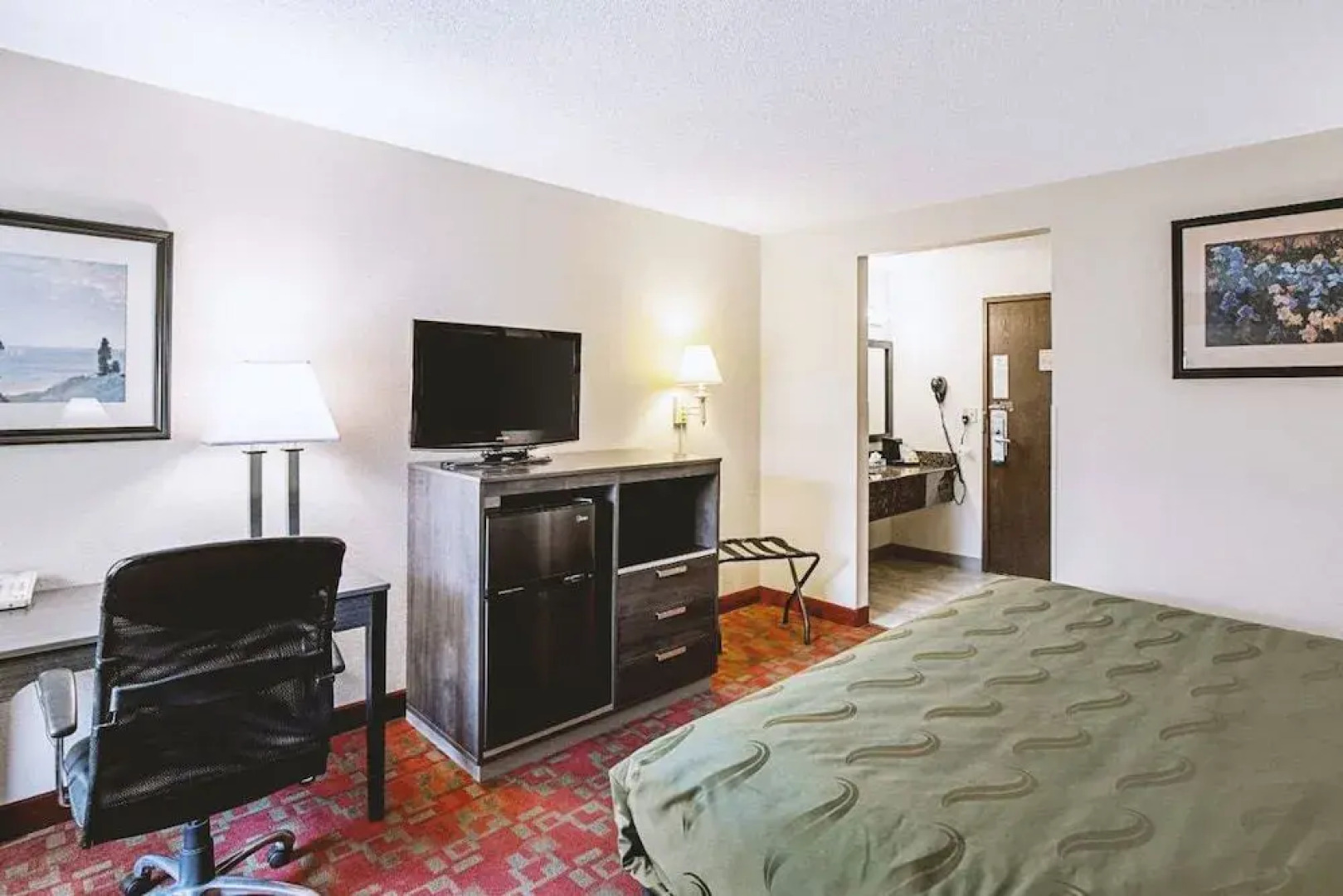 Norwood Inn & Suites Milwaukee