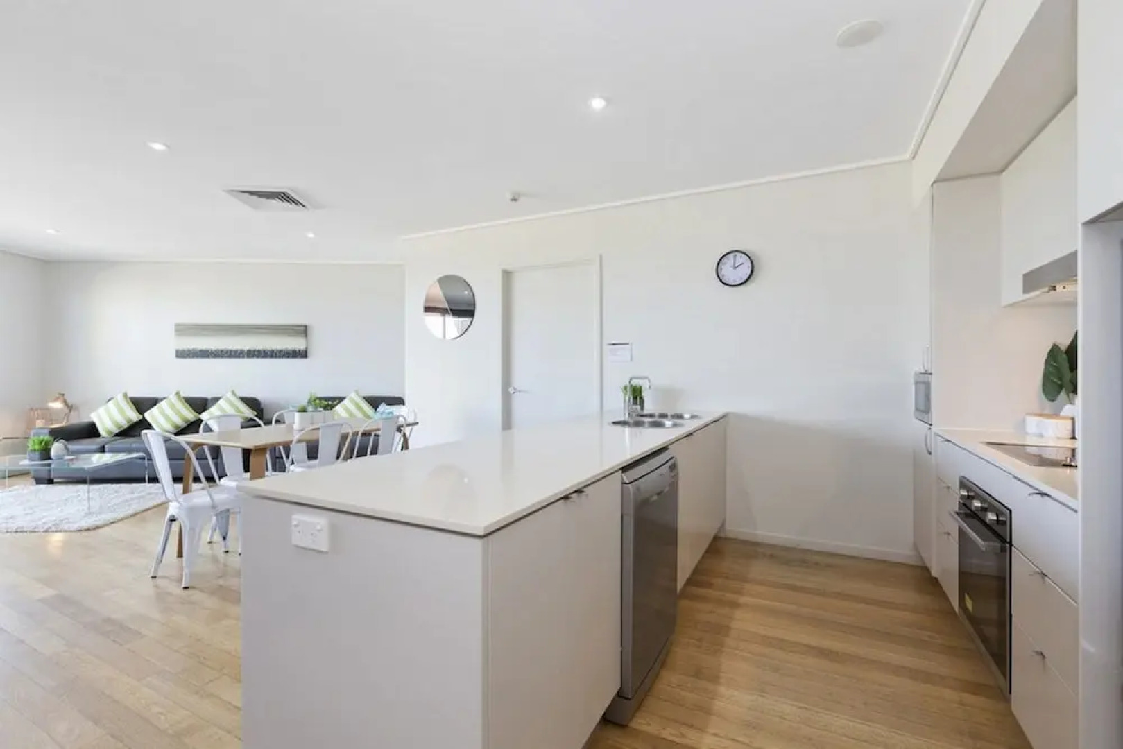 Resort & Spa 2306/07 Ocean Glimpses