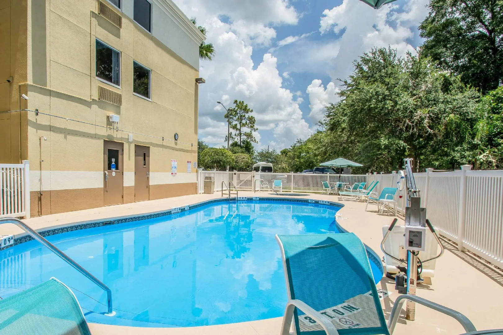 Comfort Inn & Suites DeLand - near University
