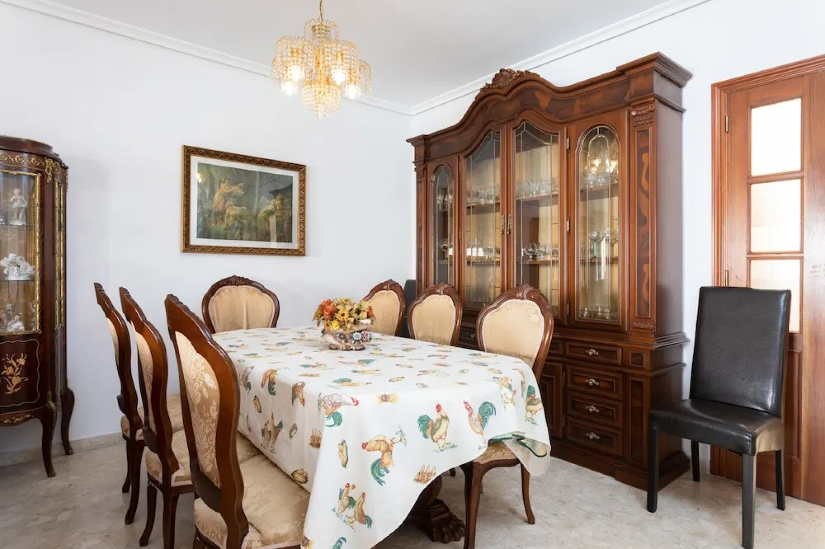 HomeLike Spacious Classic Design