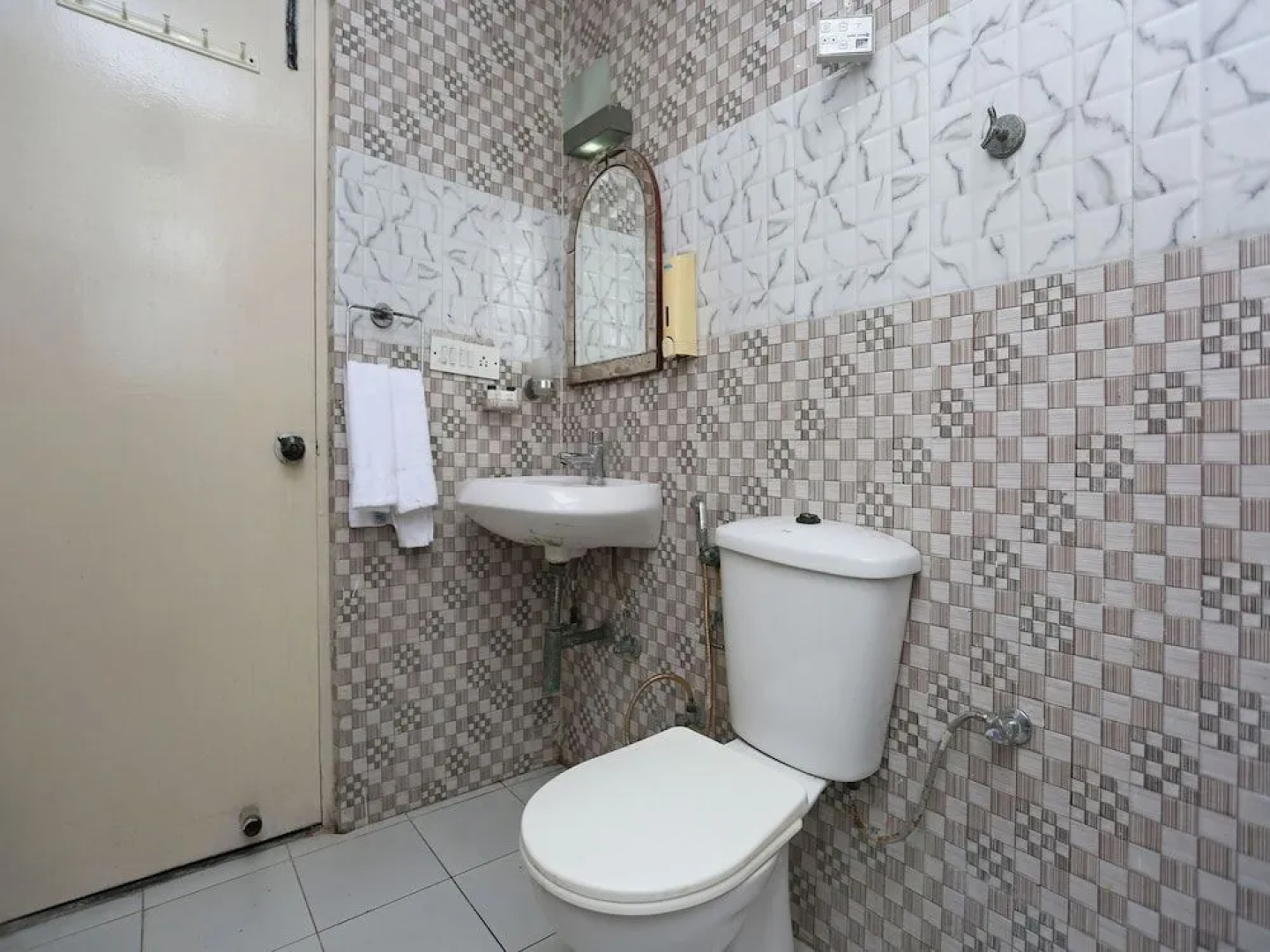 OYO 13592 Royal Stay Inn