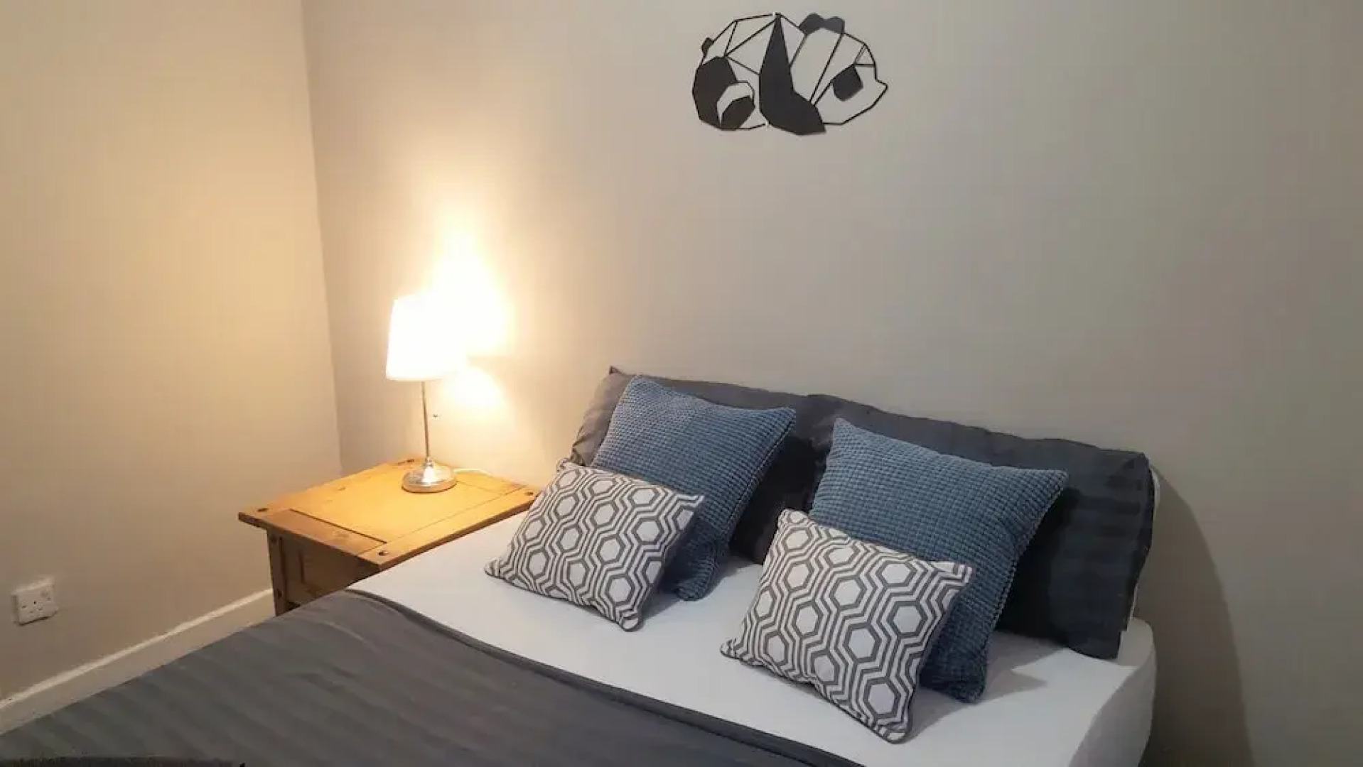 Dragon - Queen Vic House 2 Bedroom Home