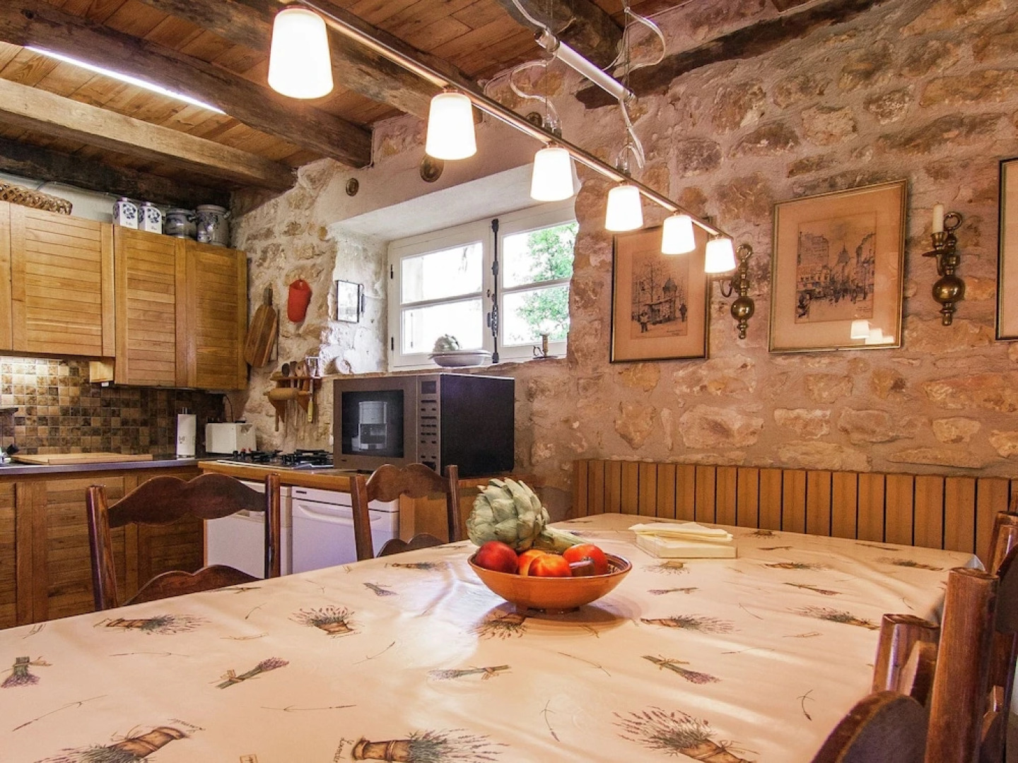 Spacious Farmhouse with private garden in Saint-Cybranet