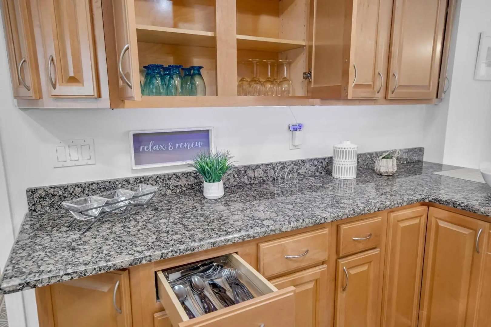 Bahama Haven Saltwater Canal Pool Home w dock and boat lift