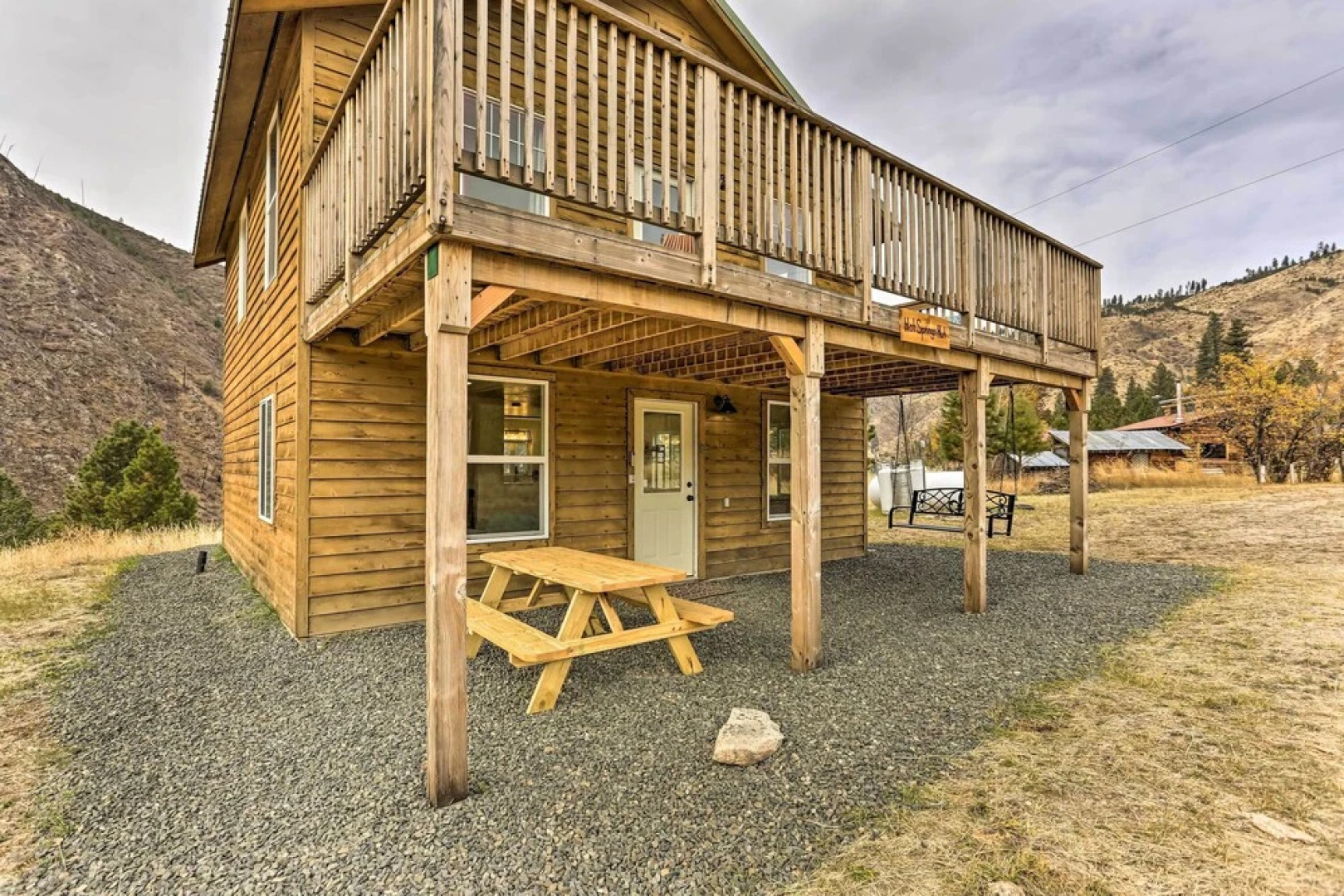 Lowman Outdoor Retreat: Walk to Hot Springs!