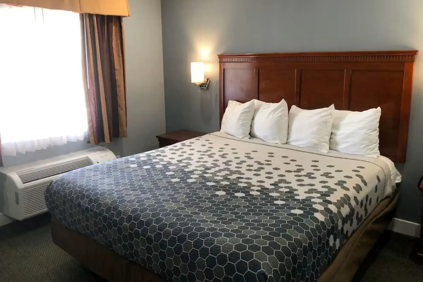 Redondo Inn and Suites