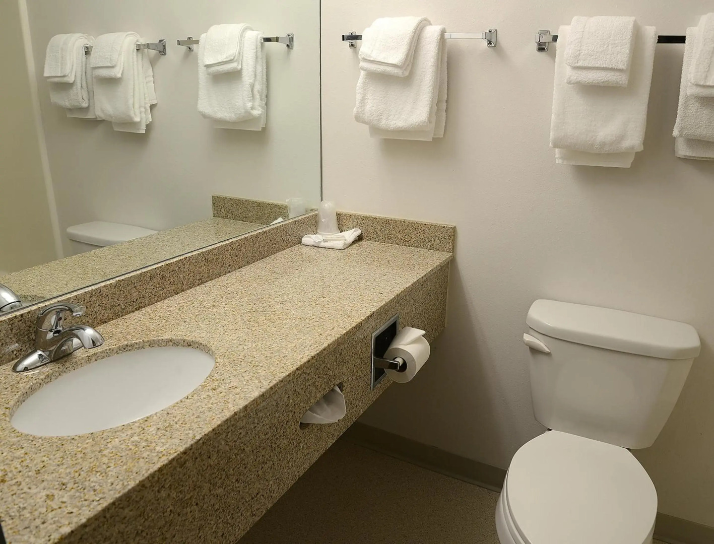 Hilltop Inn by Riversage