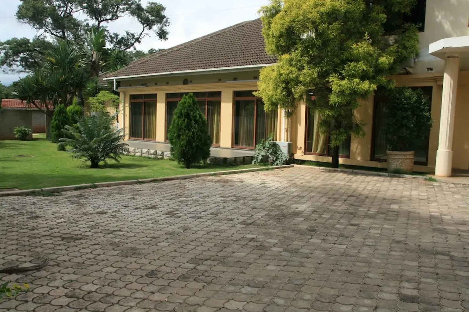 Macha-Leni on 10 Boutique Hotel