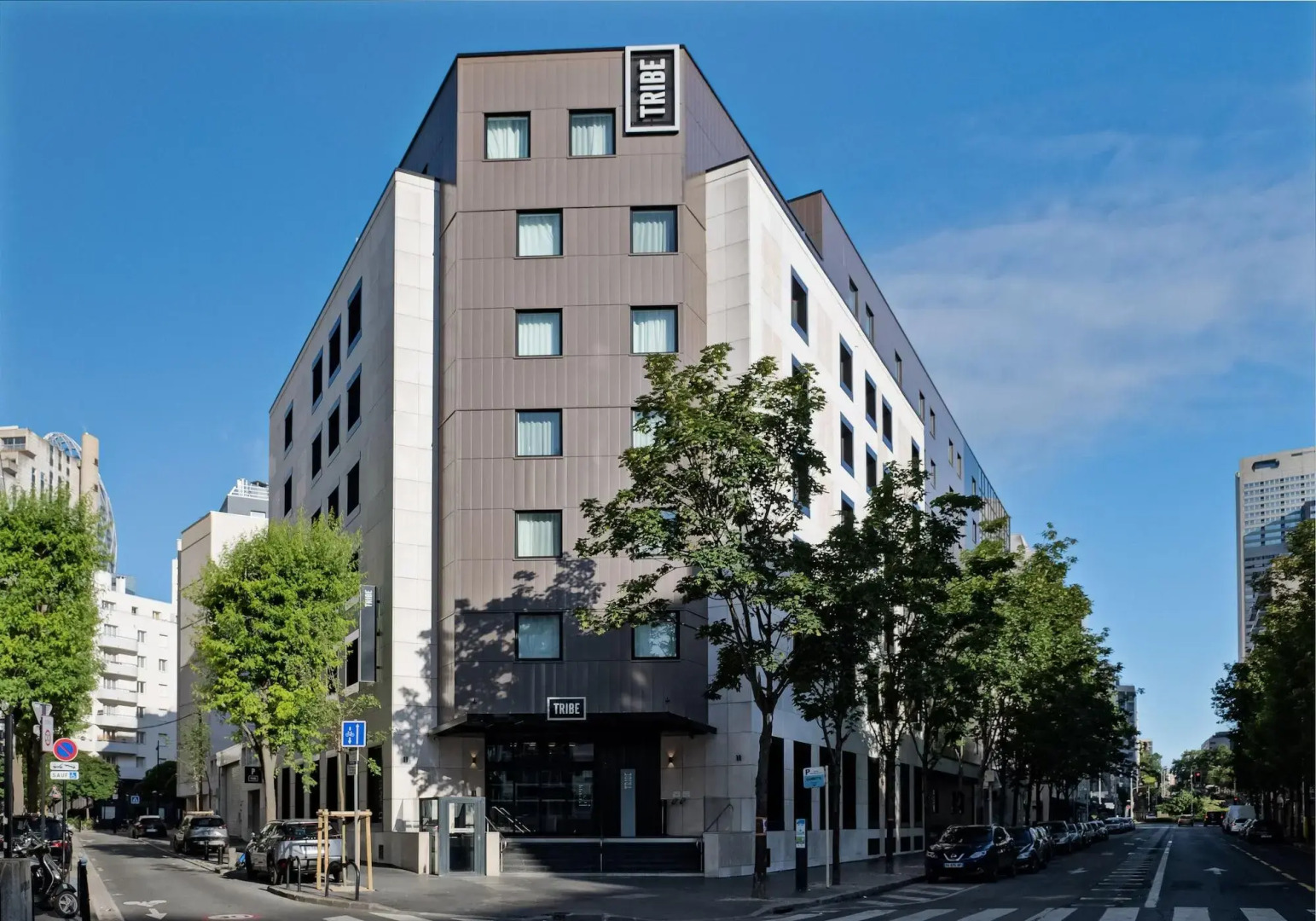 Tribe Paris La Defense Esplanade