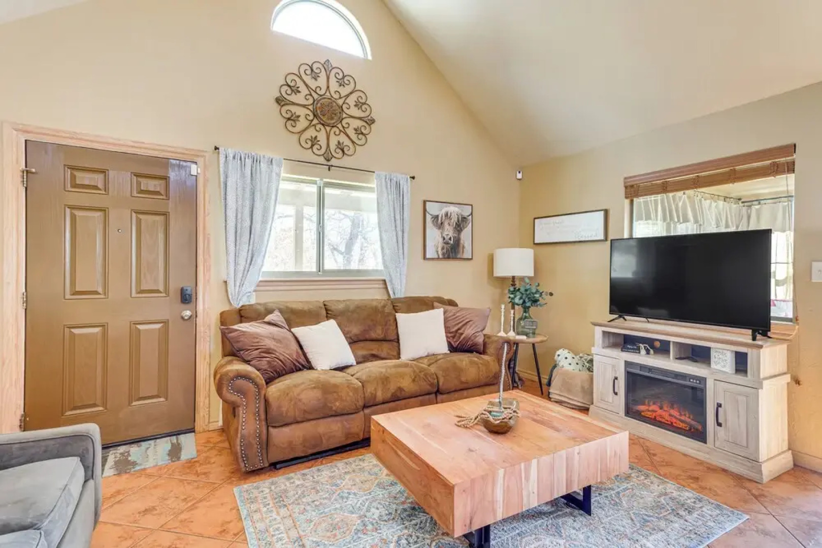 1/2 Mi to Lake Lawtonka: Mtn-view Haven!