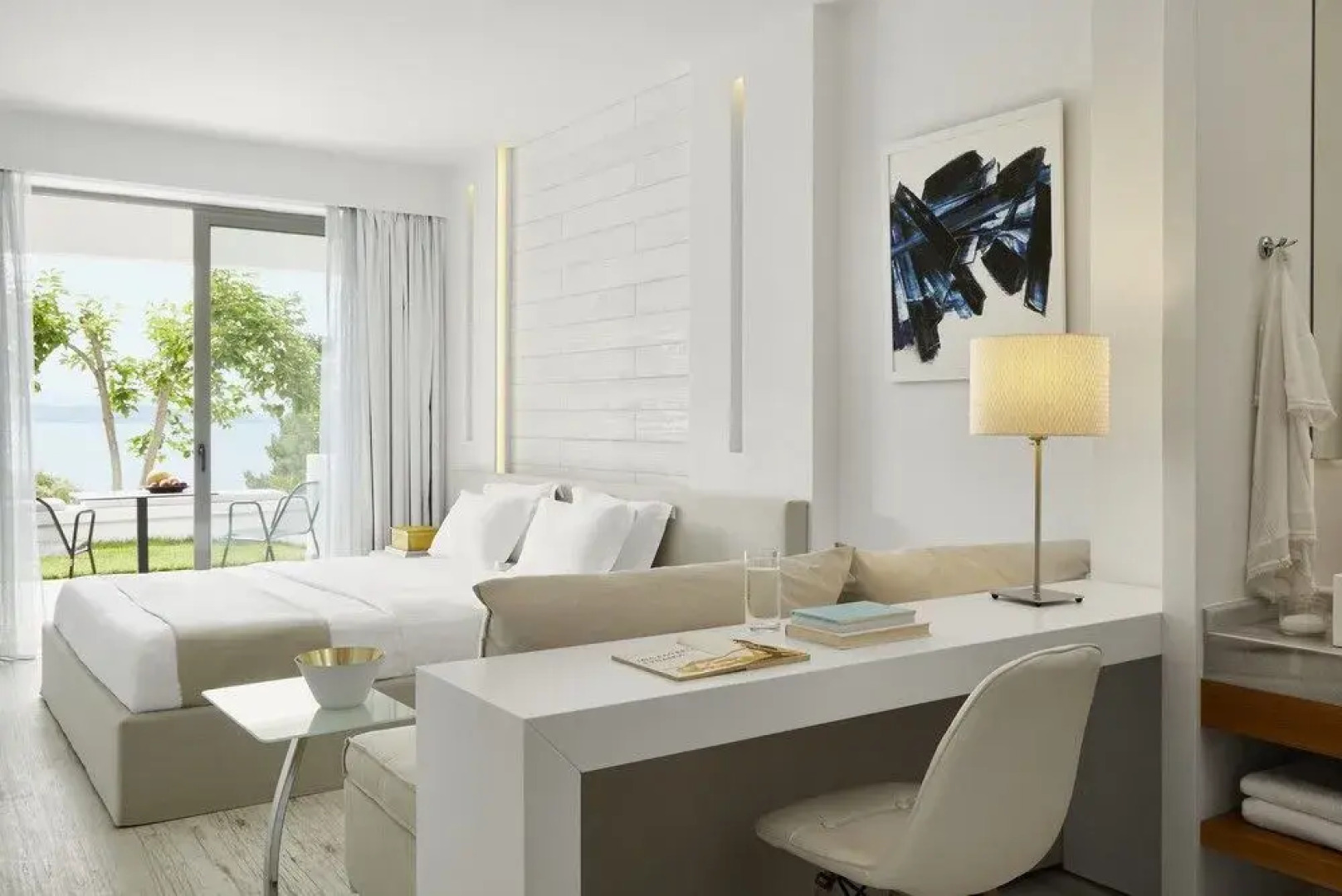 Lichnos Beach Hotel & Suites