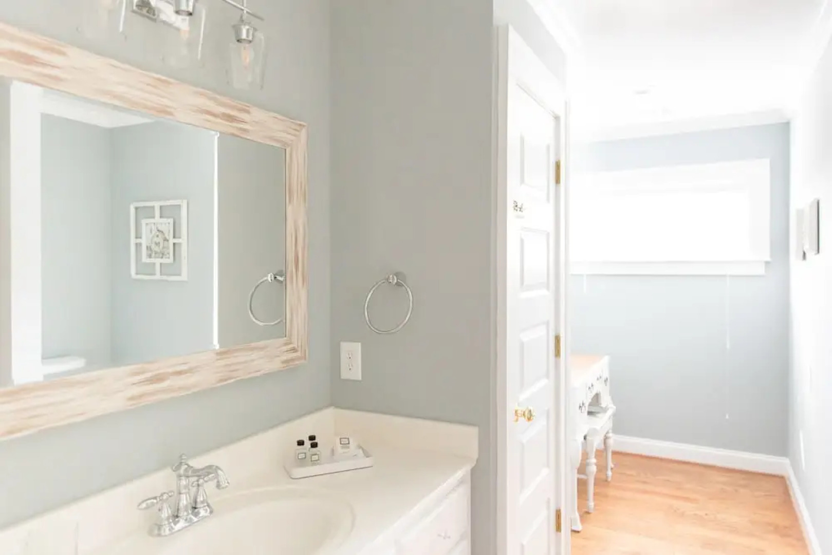 AVA House Bed & Breakfast