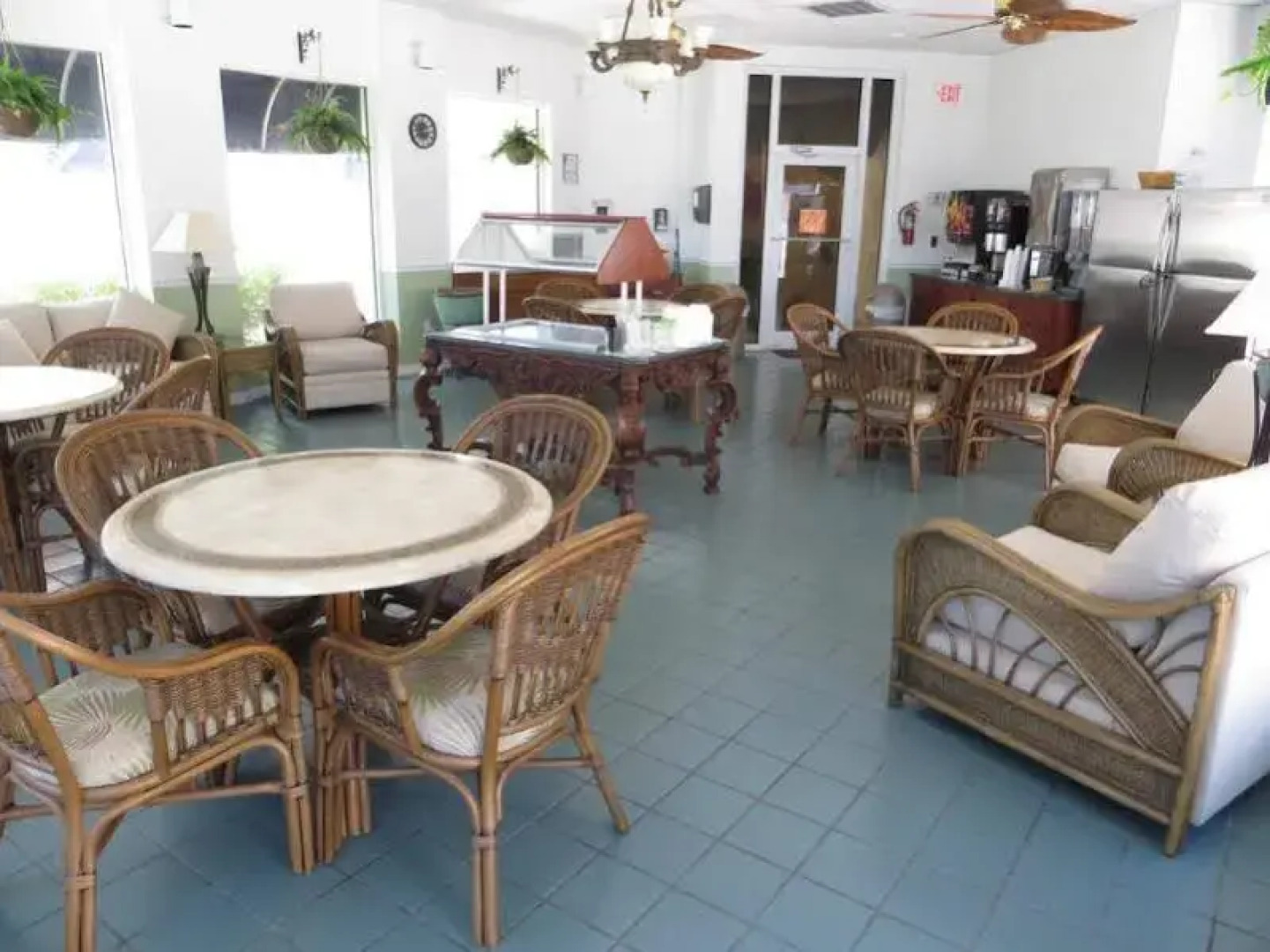 Royal Mansions Resort